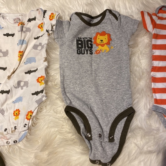 3/25$ Carter's Lot 3 onesies 2 pants Animal Safari Theme 5 piece set Size 3-6mo - Picture 3 of 5